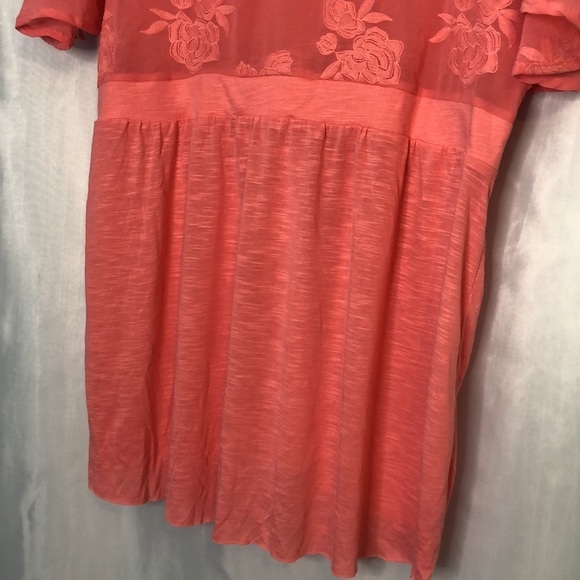 TORRID Short Sleeve Floral Lace Coral Top Size 0 (M) - Picture 8 of 11